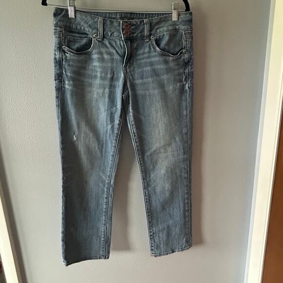 American Eagle Outfitters Denim - American Eagle Cropped Women's Jeans Light Blue Embroidered Pockets Sz 8